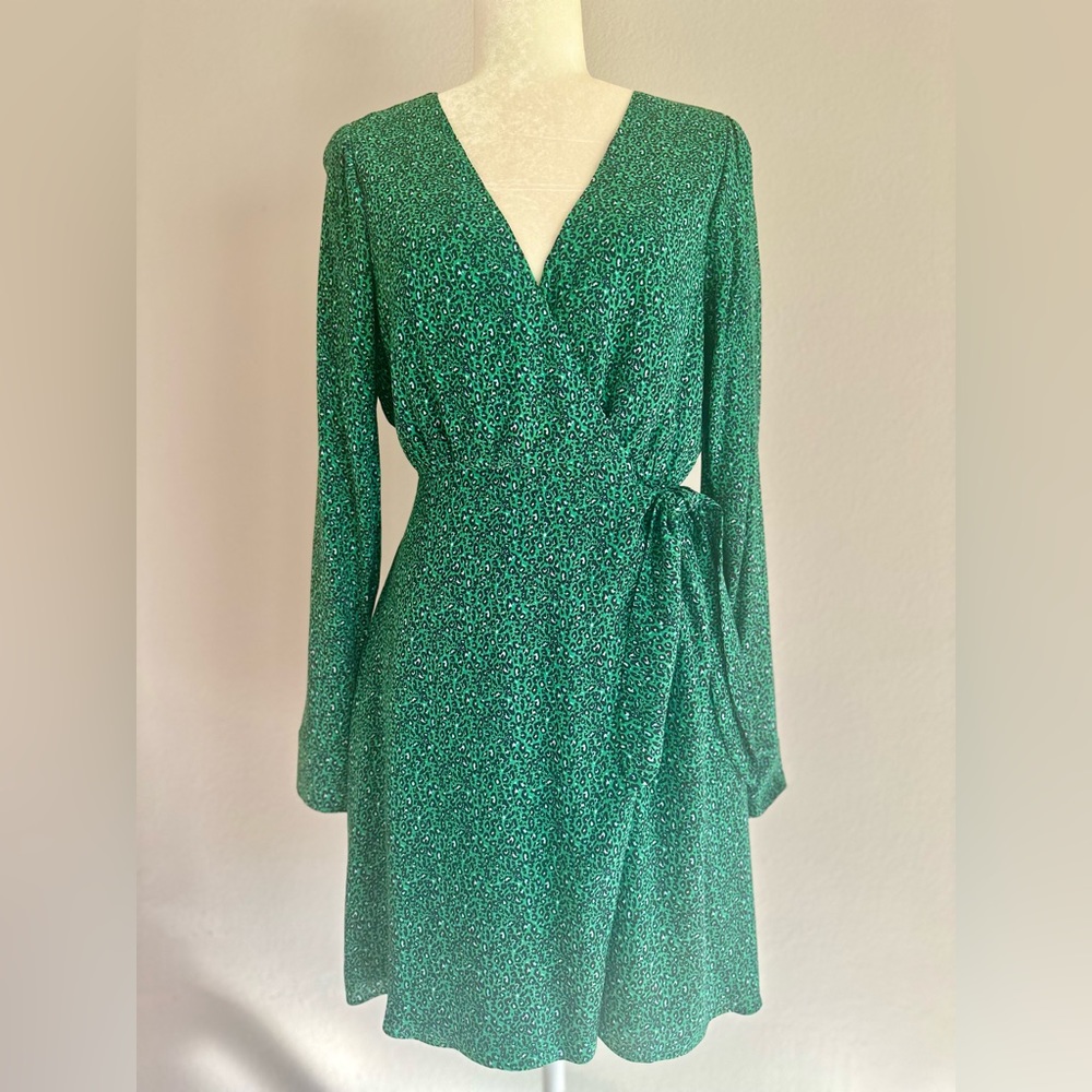 SANCTUARY WOMEN'S STAY THE NIGHT PRINTED WRAP DRESS GREEN - Picture 4 of 9